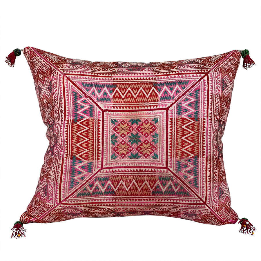 Small cushion with beaded tassels