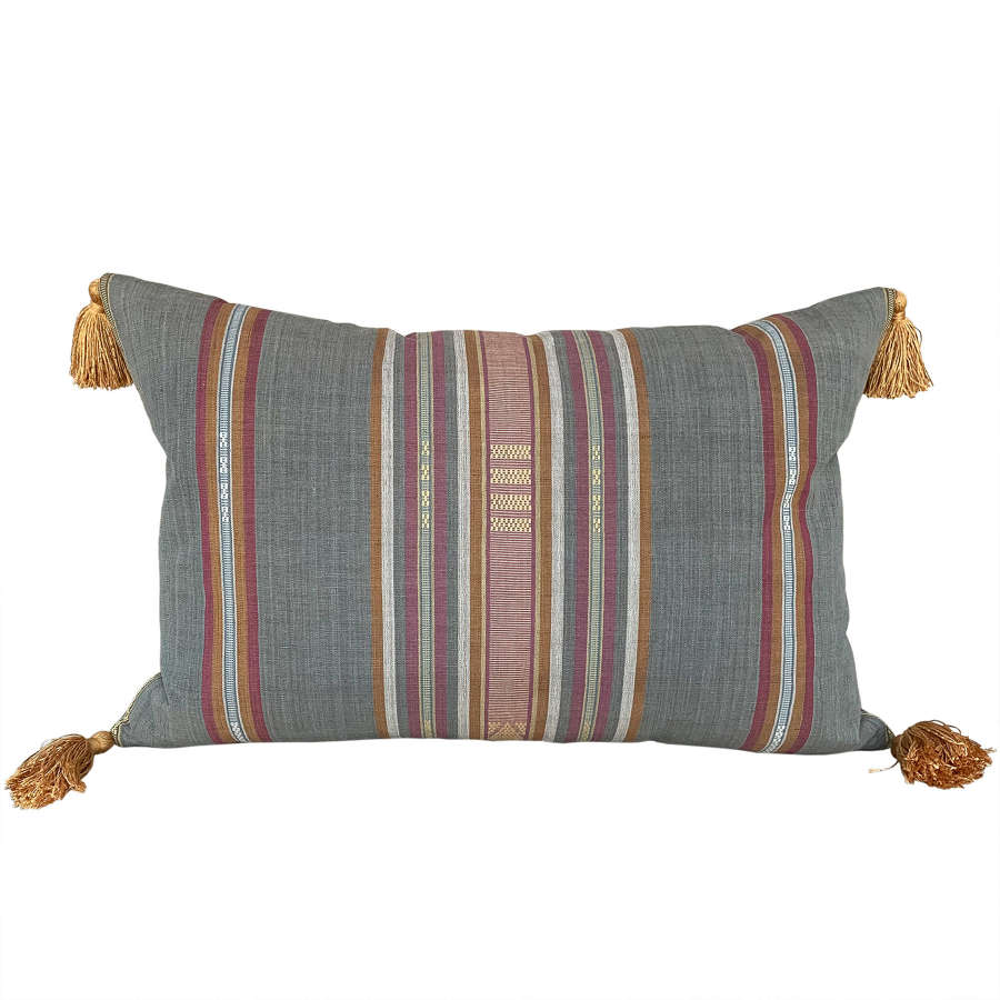Lombok cushions with tassels