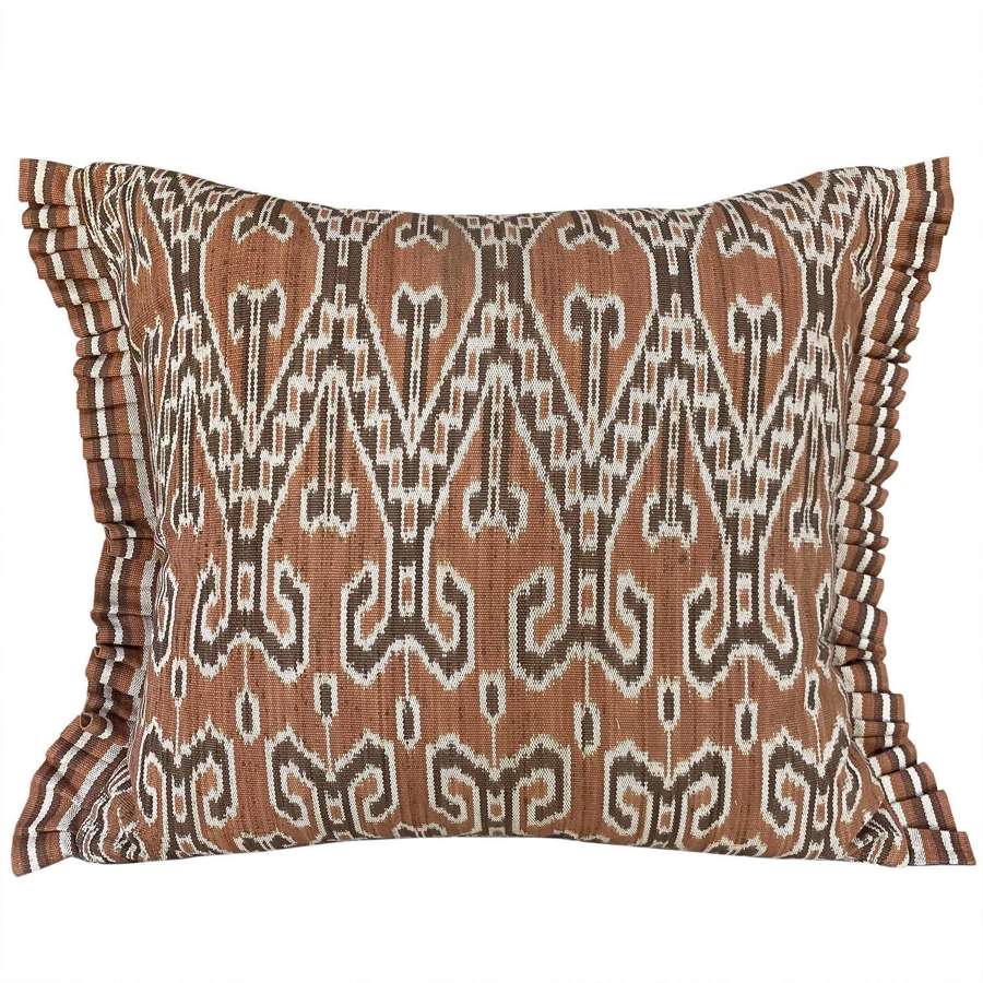 Dayak cushion with side pleats