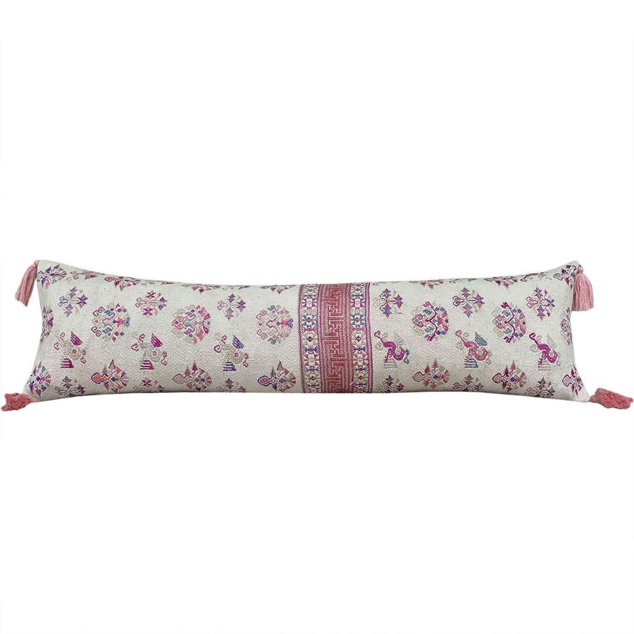 Maonan long cushion with pink tassels
