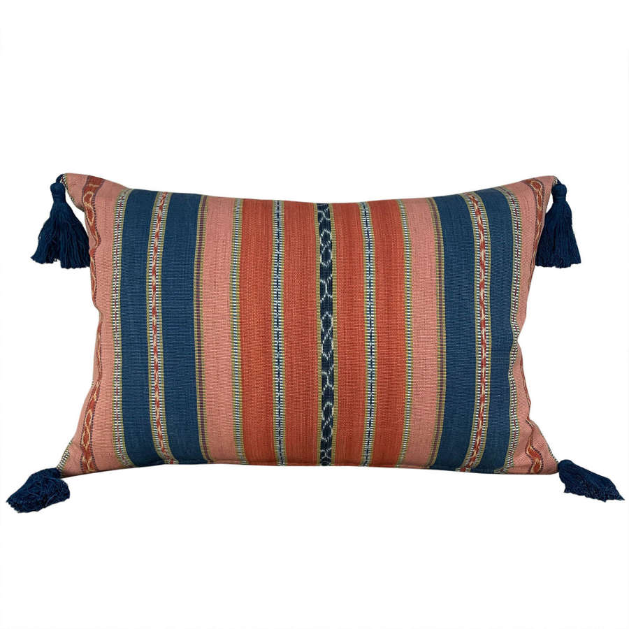 Flores cushions with blue tassels