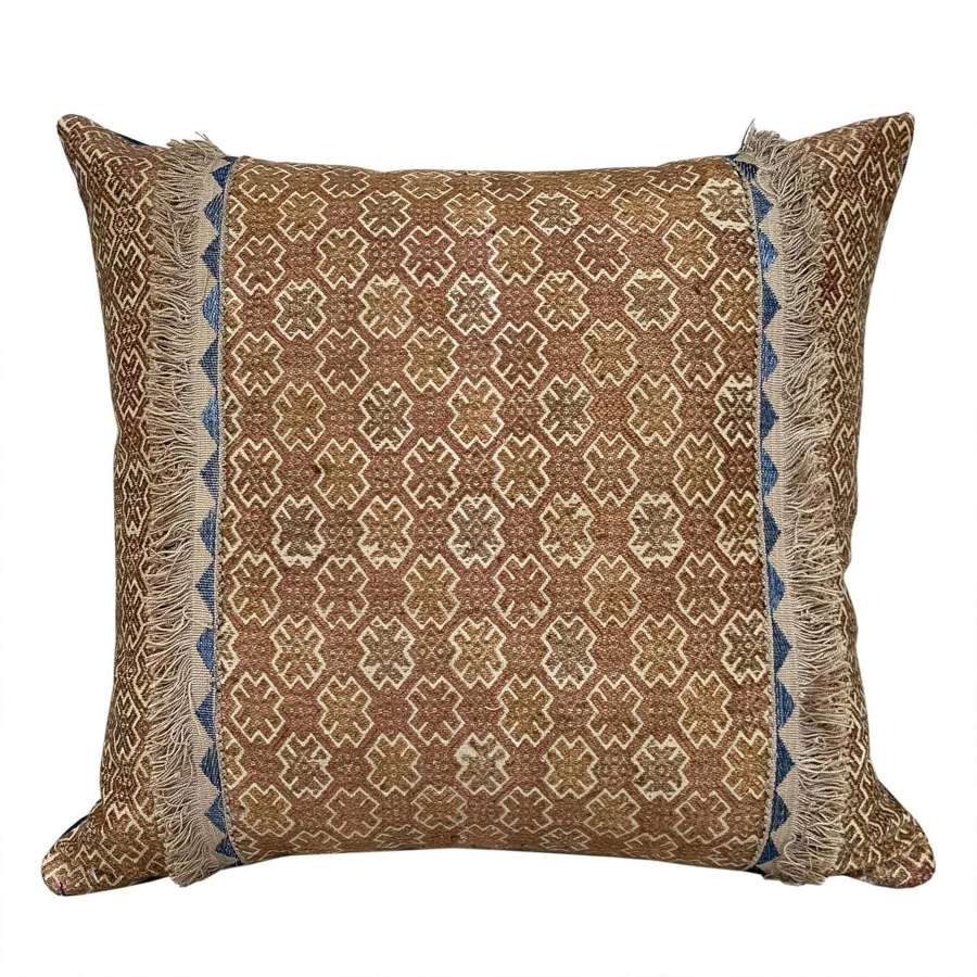 Zhuang cushions, gold with trim