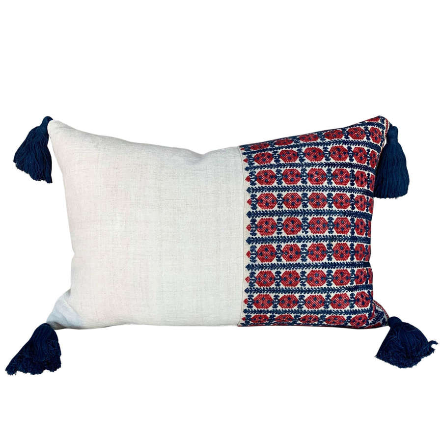 Pomak cushions with tassels