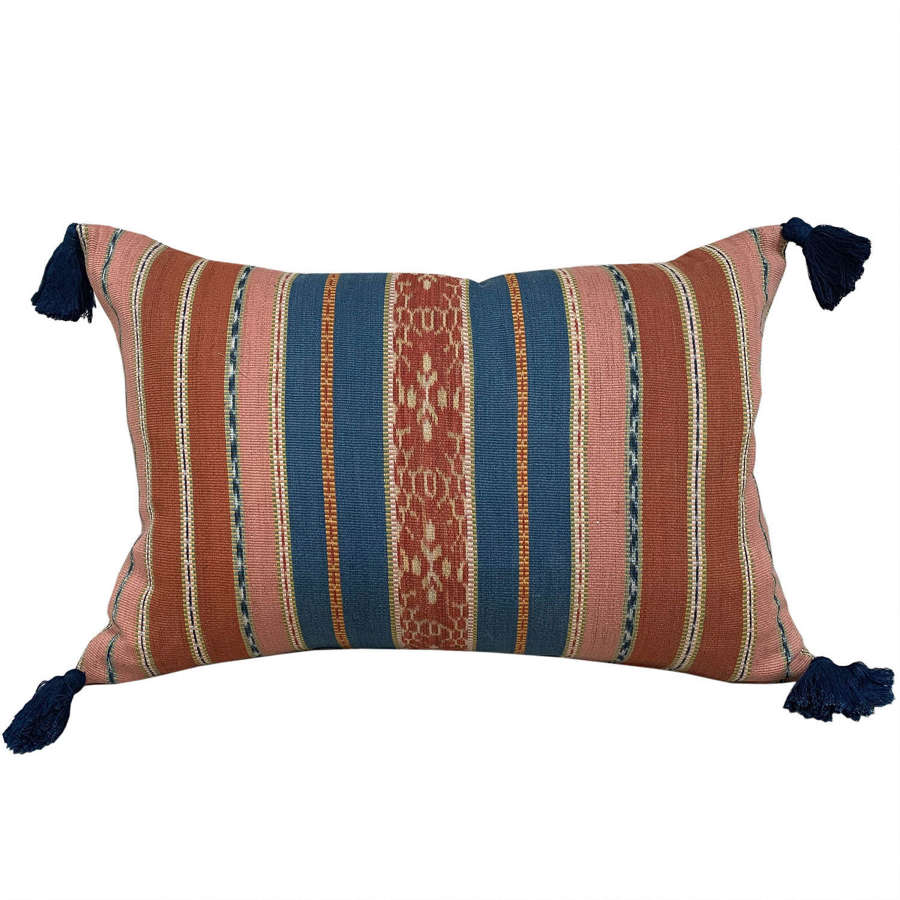 Flores ikat cushion with tassels