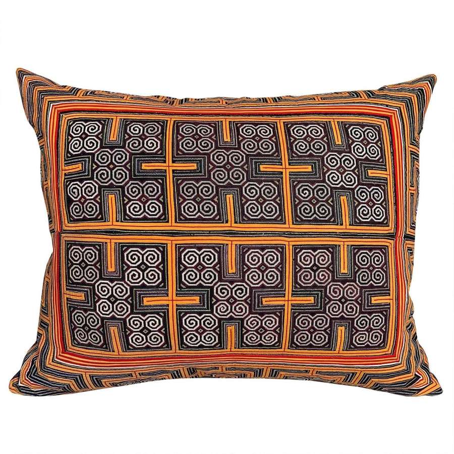 Miao collar cushion