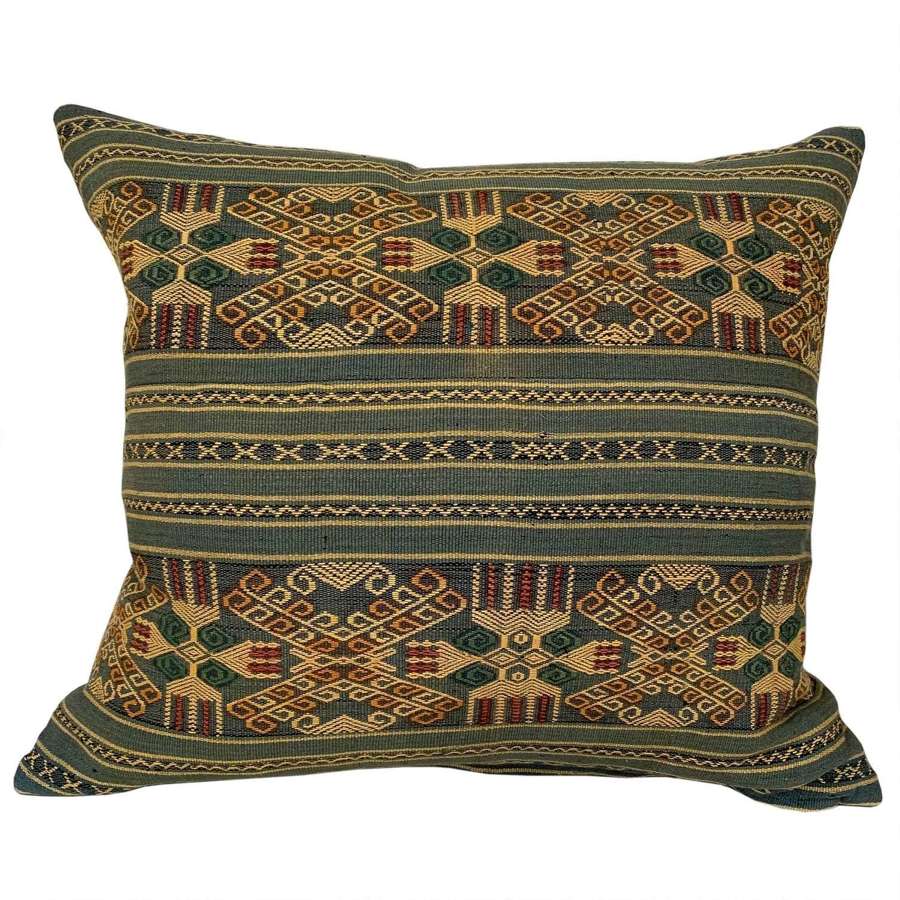 Sumba pahikung cushion